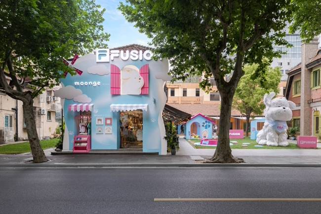 FILA FUSION与潦草小狗跨界合作并在上海发起线下快闪