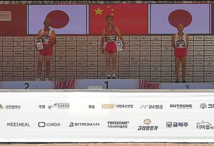 丁明在领奖台。马卫中提供