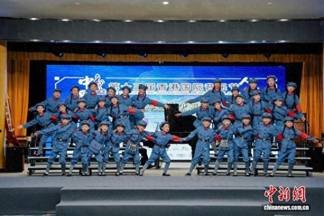 《长征永远在路上》 节目表演现场。 哈尔滨市少年宫供图