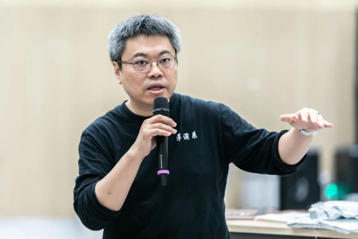 排练照 黄盈导演   摄影：张星海