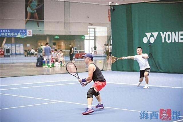 选手们在赛场上挥洒汗水、奋勇拼搏。记者 白斌斌 摄