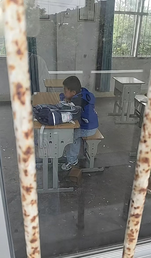 有一个孩子上课（受访者供图）