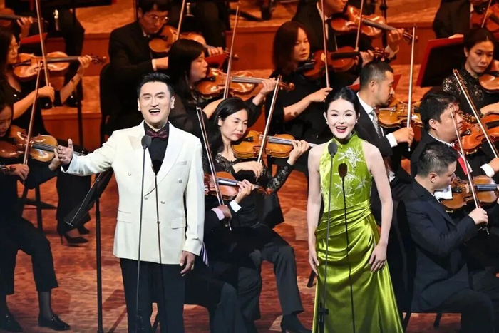 ▲龚爽参演原创交响合唱音乐会《丰收中国》