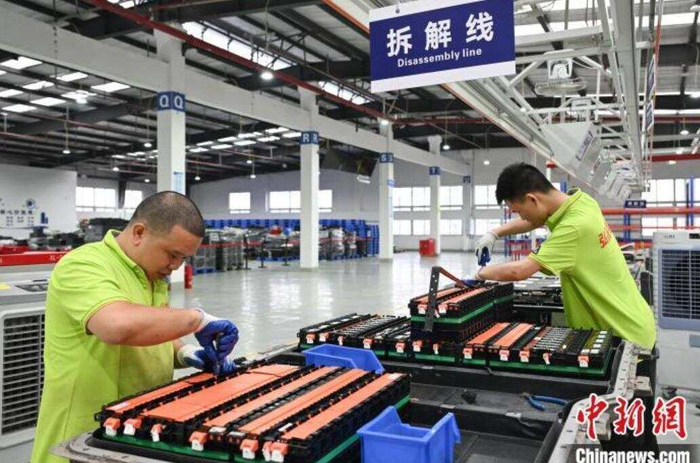 废品回收被中国人做成万亿级产业？“收废品”为啥如此重要