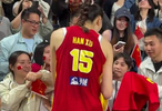 中国女人能飞！瞅瞅韩旭在女篮世界杯的人气，和她的实力完全匹配啊！