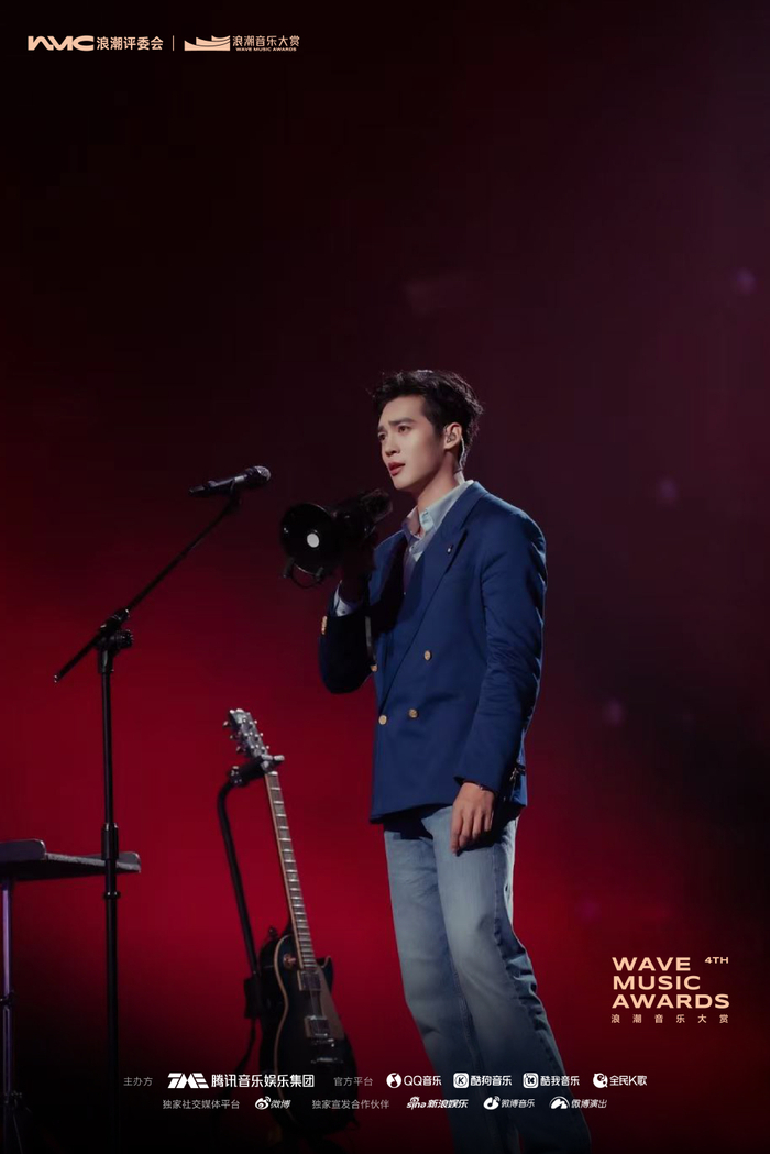 于适带来《悬停的箭选择垂直》