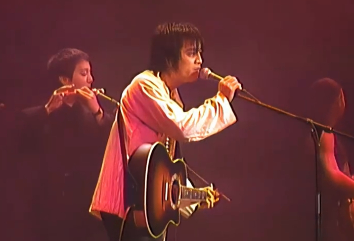 1994年，窦唯和何勇在红磡体育馆演出。