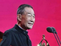 李雪健抗癌20多年双耳失聪，盯搭档口型完成表演，一句回应令人肃然起敬