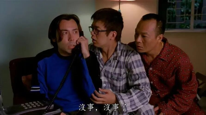雷宇扬（左一）在香港灵异电影《阴阳路》中饰演“毕彼得”，他凭借该系列被观众称为港片“鬼王”。（影片截图）
