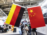 德国工业界呼吁对华采取更强硬的贸易行动，但为何对华投资不降反升？