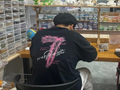 宁波女子与朋友体验拼豆，没做完店家便关门，工作人员提出“可寄存，但需再支付一次体验费用”，女子无法接受：全程未明示或提醒