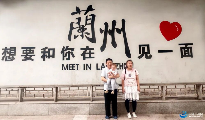 在多方力量的帮助下，任向平和家人终圆梦兰州之旅