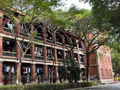 高校开始砸钱买房，大学生批量住进小区