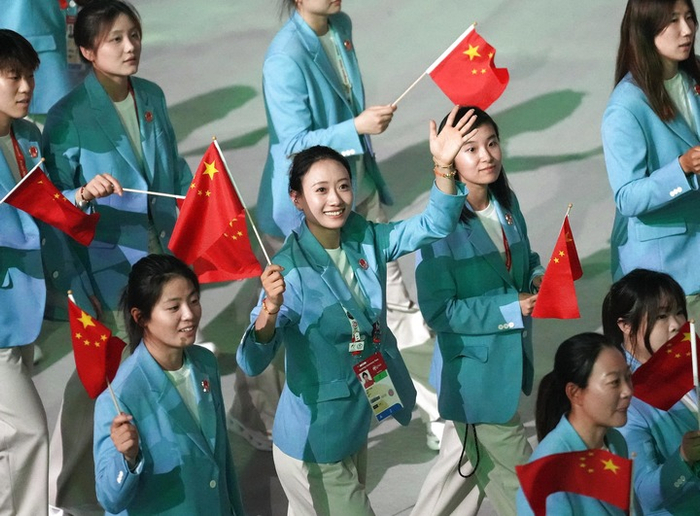 9月19日，中国体育代表团在开幕式上入场。新华社发（吕小炜 摄）