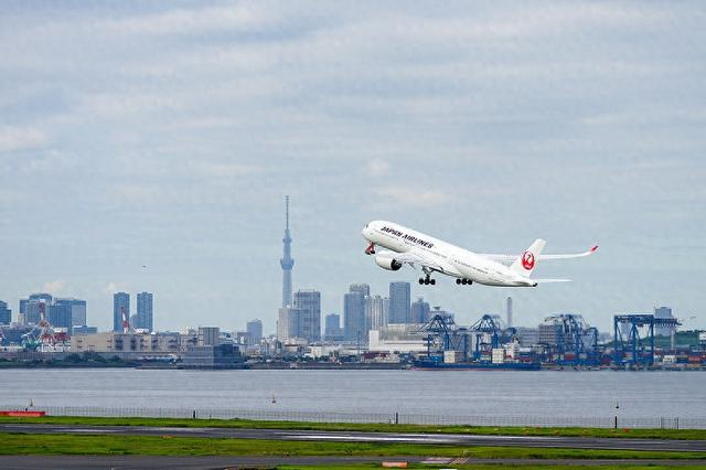 △一架日本航空客机从东京羽田机场起飞（资料图）