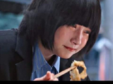 长大是什么？的回答是：独自吞下生日面，连同那滴未落的泪… 关晓彤