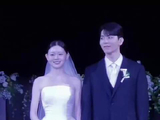 金贤重兑现八年之约，粉丝婚礼现场喊我有异议