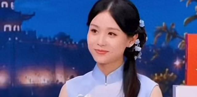 在《给阿嬷的情书》中饰演“叶淑柔”的王晓慧《央视频探班秋晚会客厅》视频截图