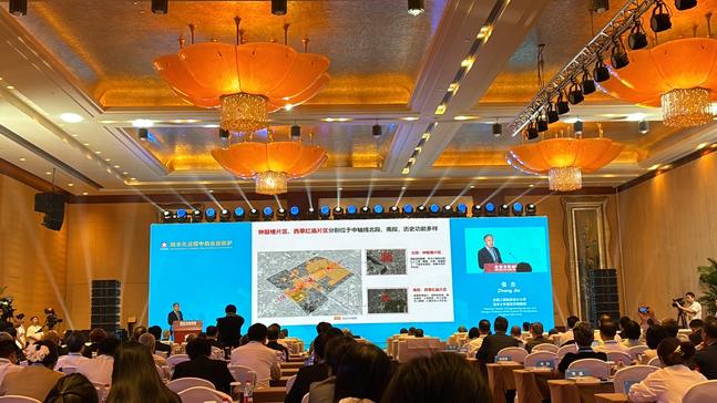 清华大学建筑学院教授张杰以《历史城市文化景观的整体保护》为题进行了主旨演讲。商重明/摄