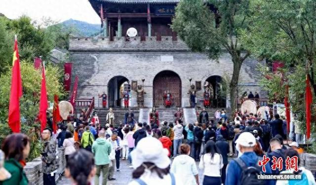 “穿越回X朝之风云人物”2026山西文旅体验季在忻州雁门关启幕。山西省文化和旅游厅供图