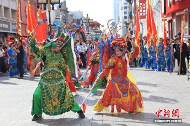 中街巡游现场。沈河区委宣传部供图