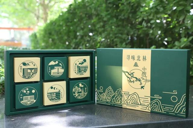 　北京林业大学月饼套装。（学校供图）
