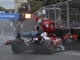 F1阿塞拜疆站5大经典时刻：汉密尔顿维特尔爆冲突，红牛两车相撞