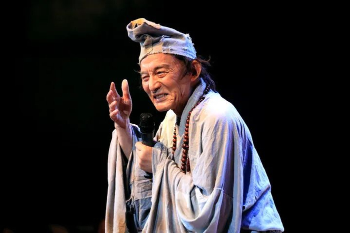 游本昌出生于1933年，长期从事戏剧表演，在《济公》等作品中塑造了许多深受人民群众喜爱的艺术形象。新华社 图