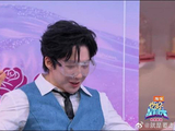 丁程鑫答错刘宇宁惩罚 这水量简单太猛了，再多点都能洗澡了！