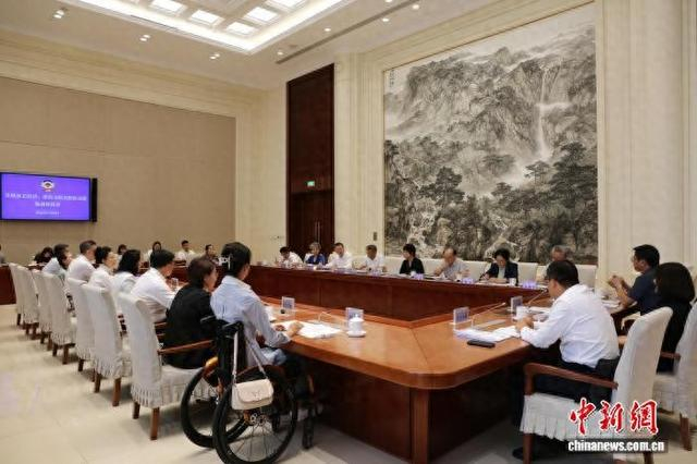 “发展演艺经济，激发文娱消费新动能”协商座谈会现场。 北京市政协供图