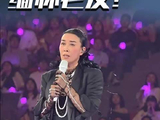 最好的缅怀是歌声永存！那英成都演唱会，一曲《弯弯的月亮》送别刘欢