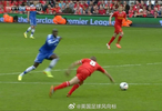 英媒提醒：杰拉德中场接球滑倒，这一幕正在发生在2013-14赛季…