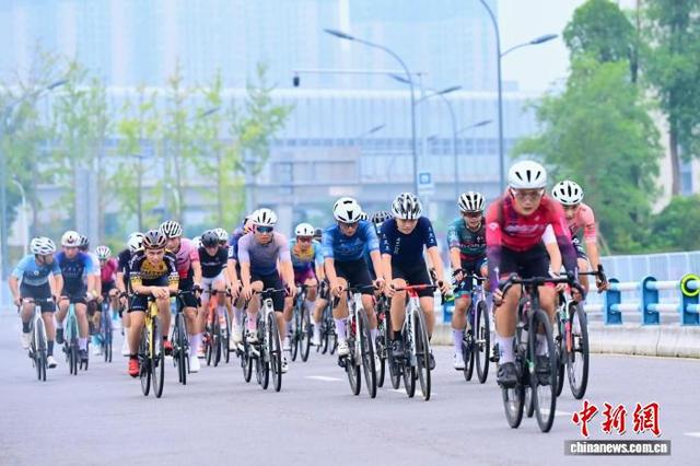 图为骑跑两项比赛现场。赛事组委会供图