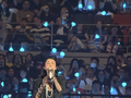 那英成都演唱会致敬刘欢，演唱《弯弯的月亮》