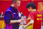 丁宁为孙颖莎鼓掌，孙颖莎第二盘连续得分逆转早田希娜晋级亚运女单决赛