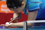 张本美和吃发球啦，11比8，王曼昱顺利赢下第一局