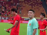 王子铭上演帽子戏法，国足3-0击败马尔代夫，赛后全队在龙兴球场向球迷谢场