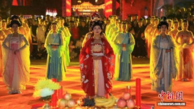 图为宋韵拜月大典。任龙 摄