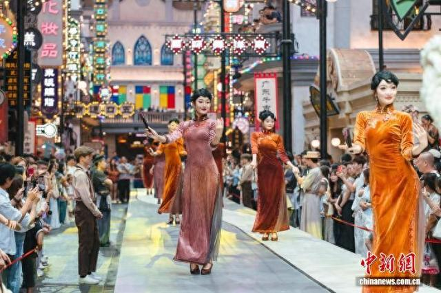 中秋假期，广东千古情景区推出特色演出。景区 供图