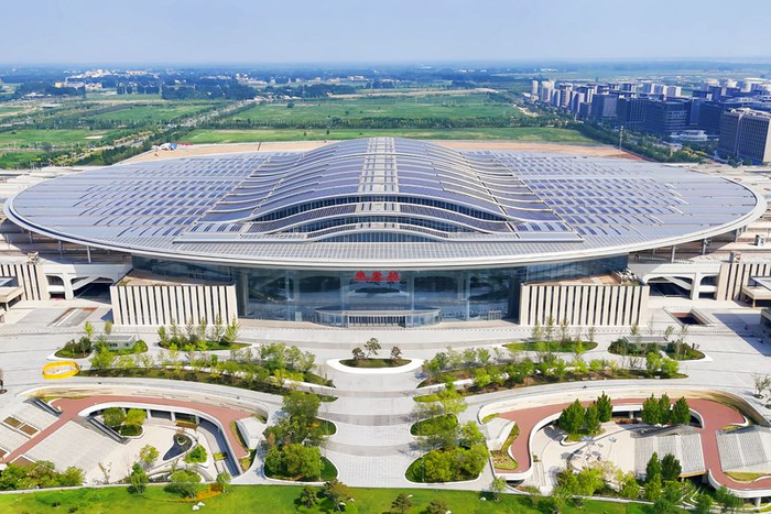 京港高铁雄商段雄安站。京港高铁是我国“八纵八横”高铁网中的“一纵”。国铁集团供图