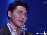 四人演唱结束，黄凯芹放飞自我，氛围很是欢乐！
