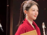 高马尾的紫好明媚