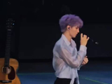 把红底皮鞋穿出极致韵味的男人！ 王俊凯这背影这比例直接封神了