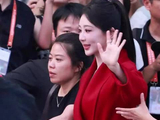 捕捉到一只开开心心下班的快乐小杨