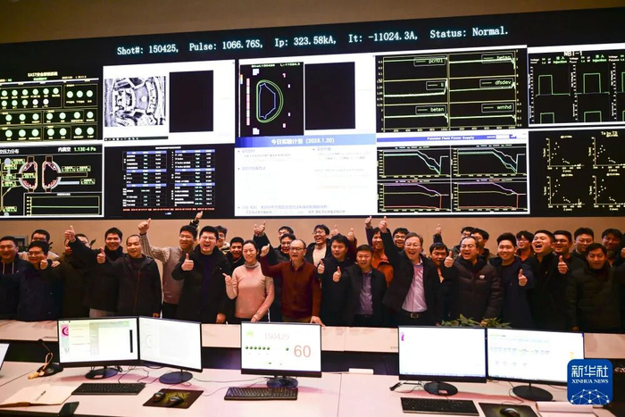 2025年1月20日，EAST物理实验团队在实验成功后庆祝。新华社记者 周牧 摄