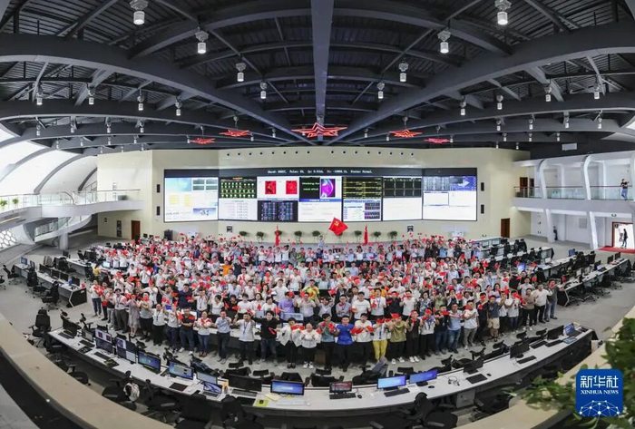 2021年6月8日拍摄的EAST大科学工程团队。（中国科学院等离子体物理研究所供图）