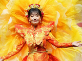 73岁赵雅芝走T台，打架子鼓，跳扫腿舞