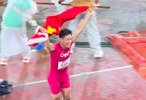 雨中夺得跳远冠军 🇨🇳石雨豪，无需多言！