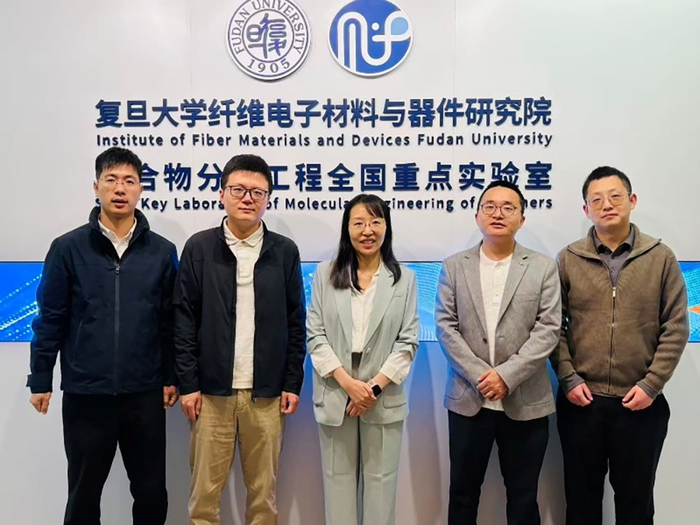 复旦大学纤维电子材料与器件研究院青年教师代表。复旦大学 供图