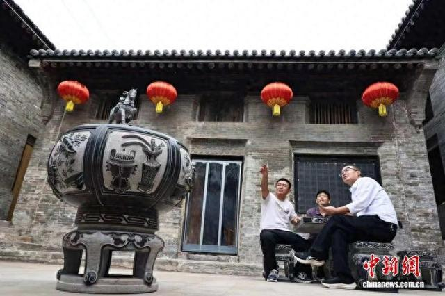 石雕艺术小院。 高新生 摄